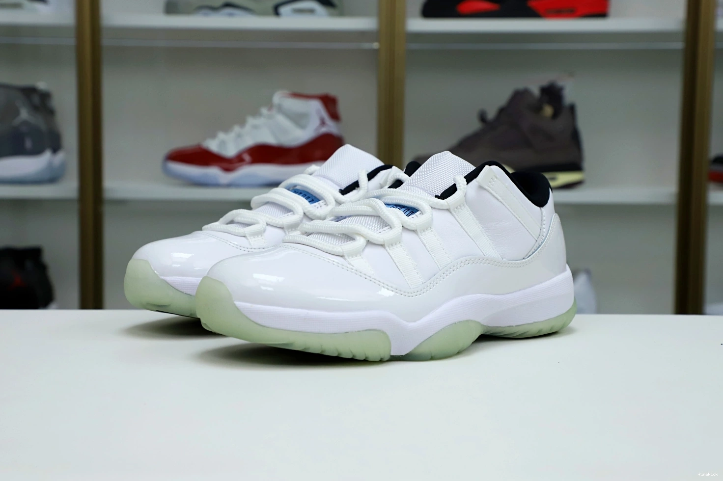BLUE AIR LOW RETRO LEGEND 11 JORDAN 1004